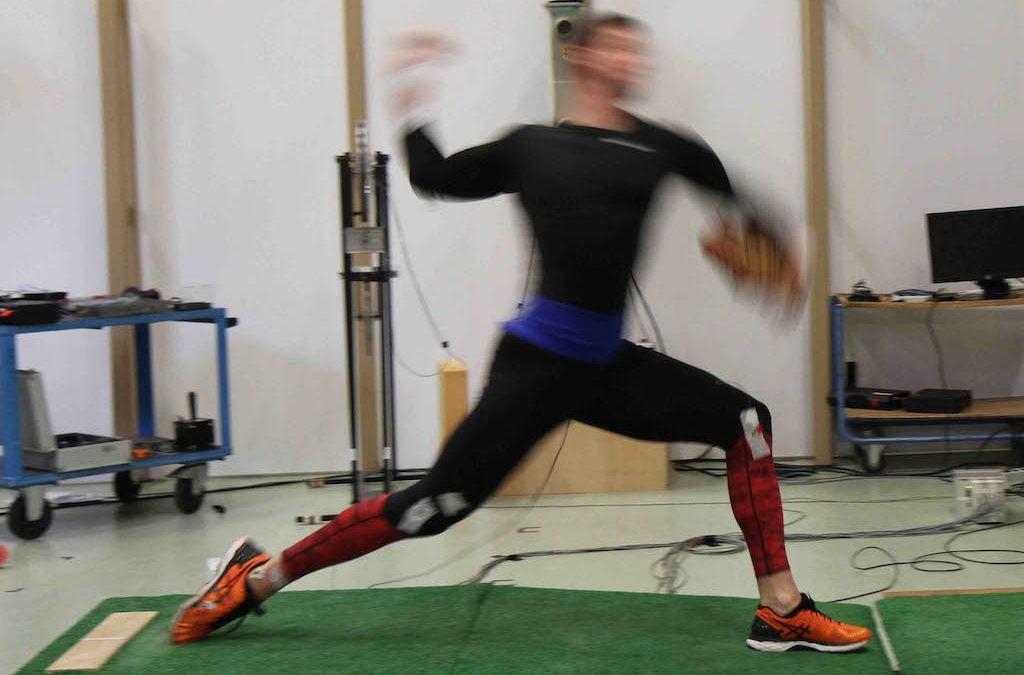 Fast and safe throwing in baseball (FASTBALL)